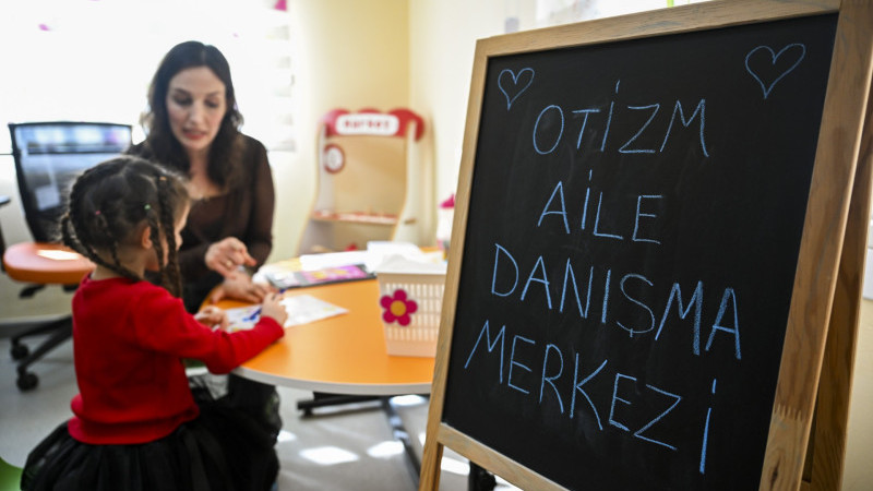 BÜYÜKŞEHİR’İN OTİZM AİLE DANIŞMA MERKEZİ’NDE ÖZEL EĞİTİM DERSLERİ SÜRÜYOR