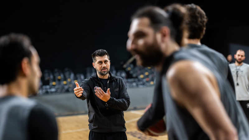 CARETTALAR SERİ PEŞİNDE