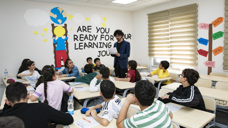 BÜYÜKŞEHİR’İN “HELLO MERSİN” İNGİLİZCE KULÜBÜ HALKKENT’TE AÇILDI