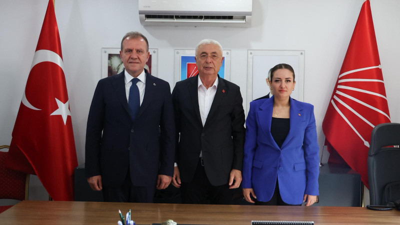 BAŞKAN SEÇER, CHP ANTALYA İL BAŞKANLIĞI’NI ZİYARET ETTİ