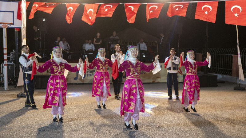 BÜYÜKŞEHİR’İN KÜLTÜR VE SANAT TURU İLÇELERDE SÜRÜYOR
