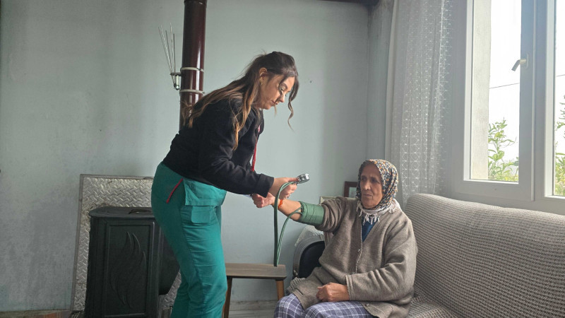 TARSUS BELEDİYESİ KAPI KAPI GÖNÜL KÖPRÜSÜ KURUYOR