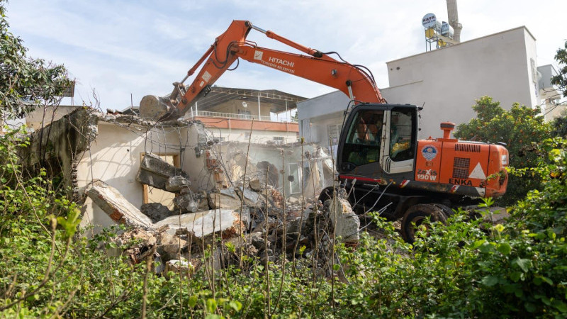 VATANDAŞ İSTEDİ, YENİŞEHİR BELEDİYESİ YIKTI