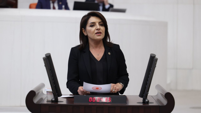 EMEKLİYE GÜNLÜK 118 TL ZAM, SARAYA MİLYARLAR!