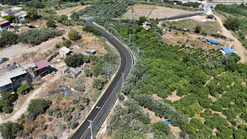 MEZİTLİ’DE BOZULAN YOLLAR SICAK VE SATHİ ASFALT KAPLAMAYLA YENİLENDİ