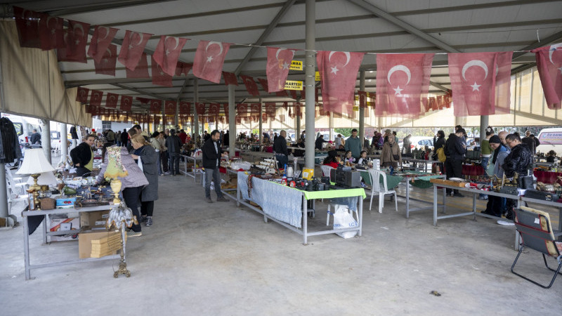 ANTİKA PAZARI, 7’DEN 77’YE HERKESİN İLGİSİNİ ÇEKİYOR