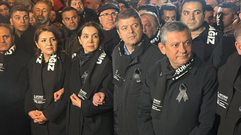 GÜLCAN KIŞ: DEPREM BÖLGESİNDE ENKAZI CHP’Lİ BELEDİYELER KALDIRIYOR